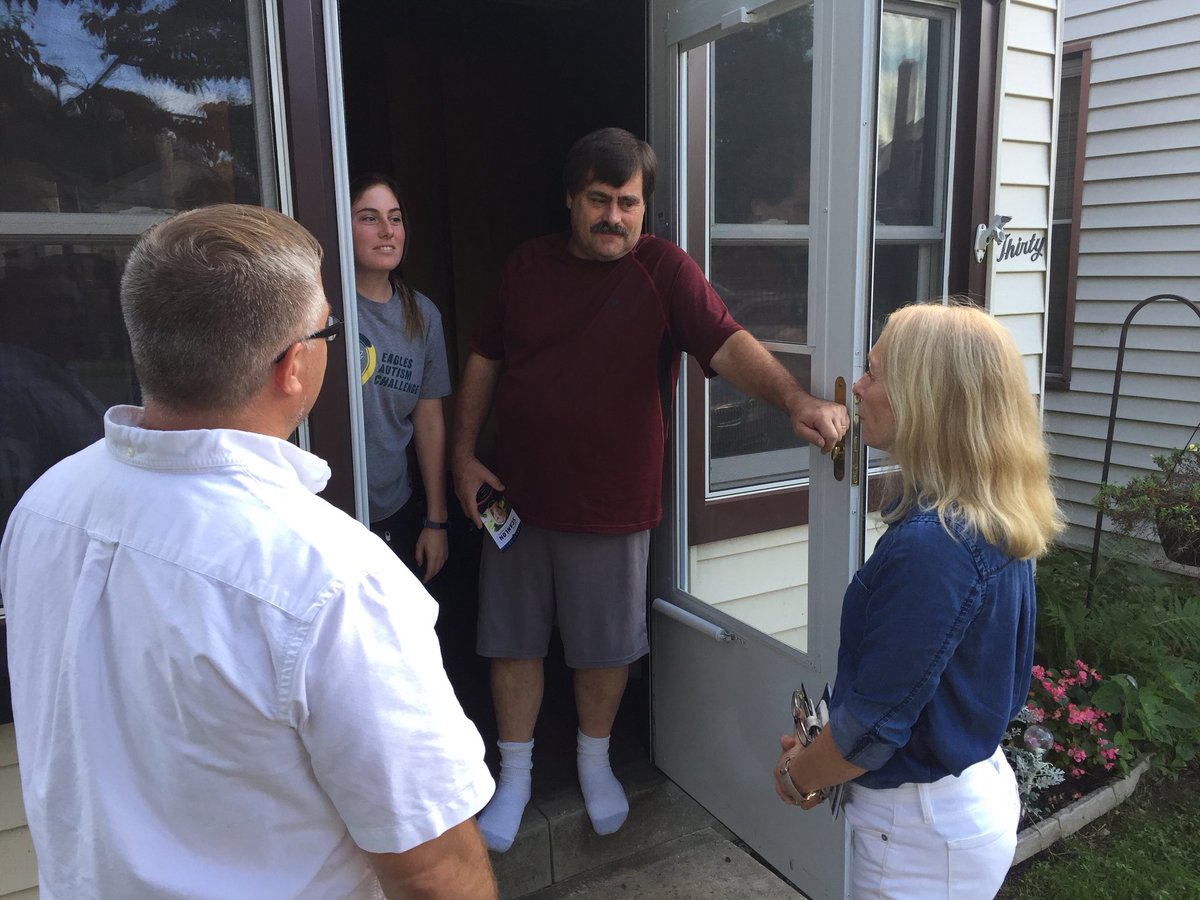 marygayscanlon's tweet image. So excited to launch our last group of volunteers in Lansdowne today! Thank you to @RepDavidson for helping us #MakeitHapPENN! #10K4MaryGay