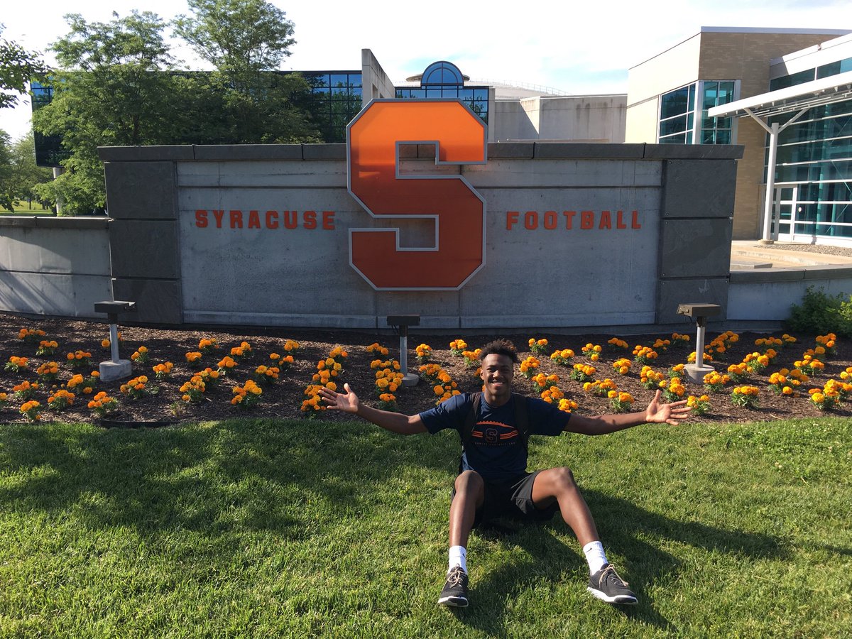 Looking forward to a  ‘Cuse victory....with an “on Field” view!! #GameDayInvite. @iam_ts23 @CuseFootball