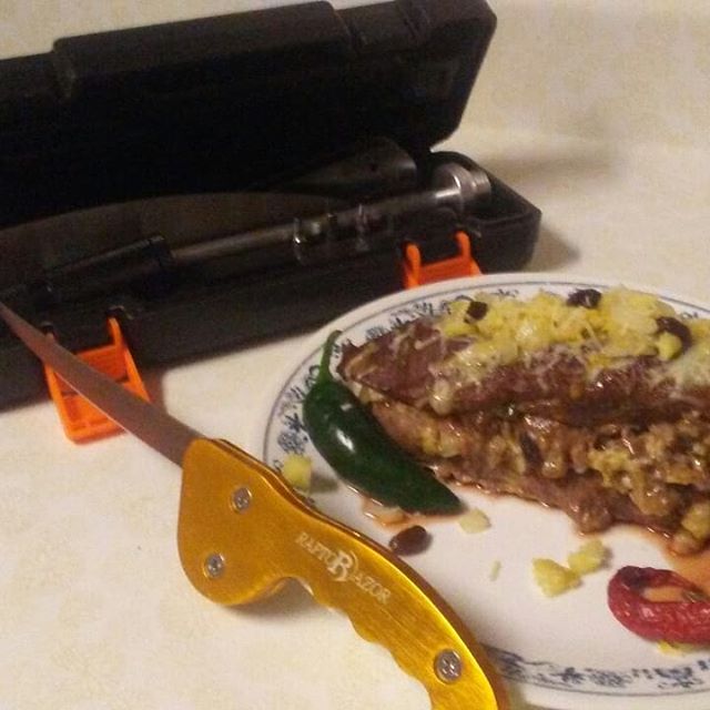 Venison Backstraps for dinner, just summon the Fillet Mako to get the job done. #raptorazor #deerhunting #huntingseason #deerseason #elkhunting #elk #venison #wildgame #huntingknife #biggameskinner   📷: @blackswanoutdoors