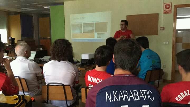 FORMACIÓN | ¡Charlas formativas en Corazonistas!

🔴 7/9 @egalvezbm ➡ Periodización táctica 

🔴 14/9 Guillermo Cárcamo (@CtaAragon) ➡ Aplicación de las reglas 

Y próximamente..¡2 ponentes de lujo!

🔴 5 Octubre ➡ MANOLO LAGUNA
🔴 23 Octubre ➡ MANOLO CADENAS