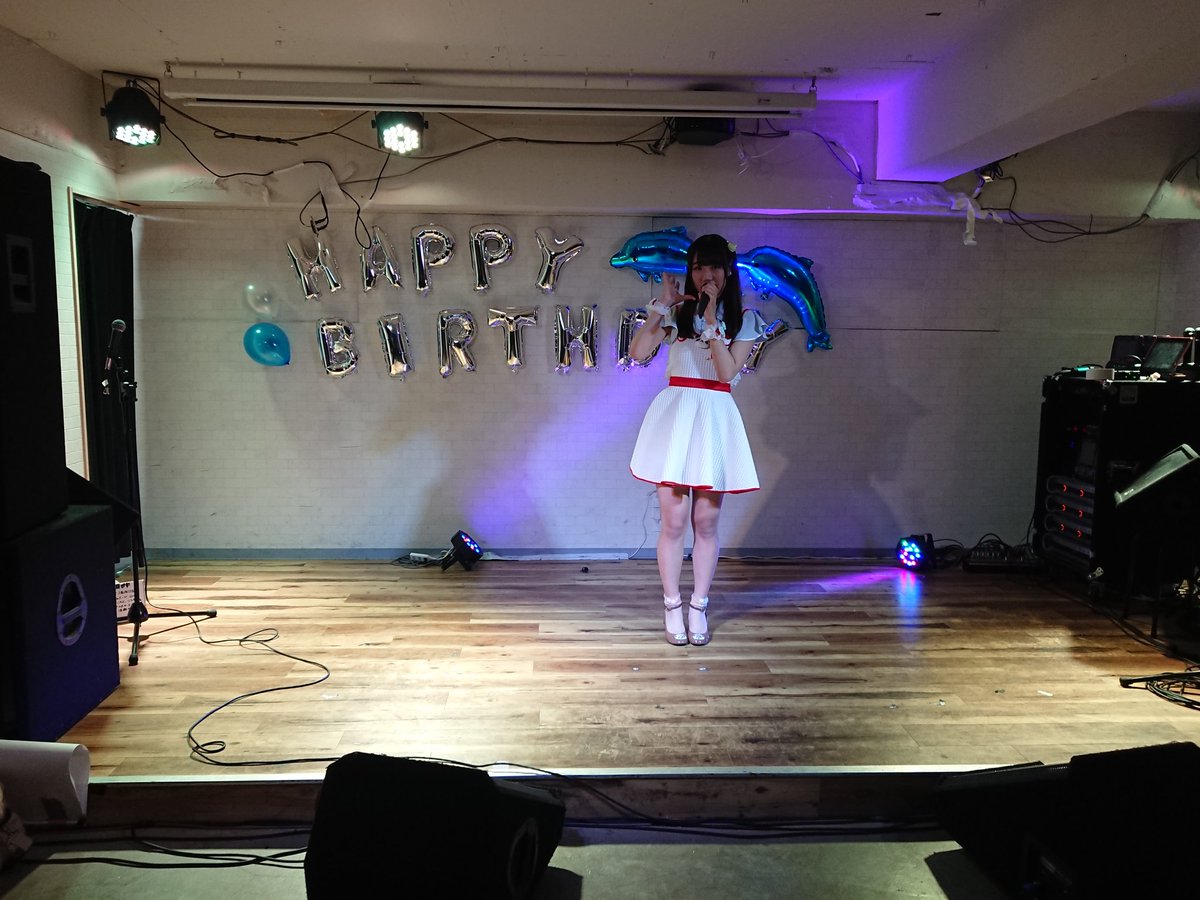 natan172's tweet image. #池袋canopus #スイーツメロディ #鈴木みなよ ちゃん ライブ中。
初ソロです！
ちょっと右に寄ってる