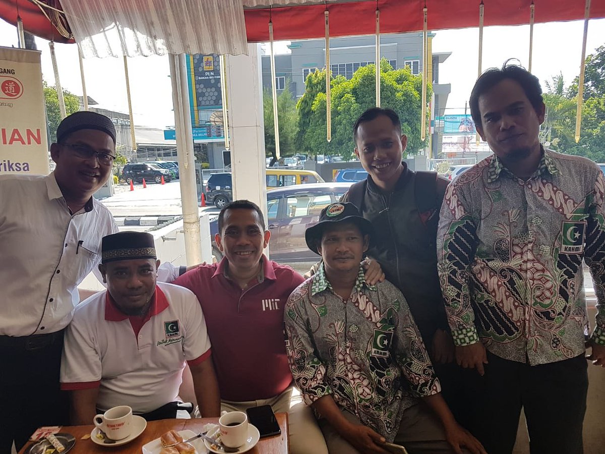 kamrussamad_ks's tweet photo. Bertemu sahabat KAHMI Bangka Belitung ngobrol tentang Potensi tataniaga Lada putih yang selama ini menjadi komoditas andalan daerah ini.
.
.
.
#KAHMI #lada #babelberkah #explorebabel #bangkabelitung #indonesia #PagiPagi #senin https://t.co/1lLshu4Lrx