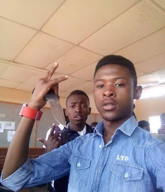 ttb__2's tweet photo. Photos Of Student Brandishing A Knife Before Stabbing Teacher To Death: A 17-year-old boy who allegedly stabbed and killed a teacher on Thursday has been arrested by the police to face charges for the crime. According to reports, the stabbing incident… https://t.co/6fL0F6x8g3 https://t.co/gexDWEBcuB