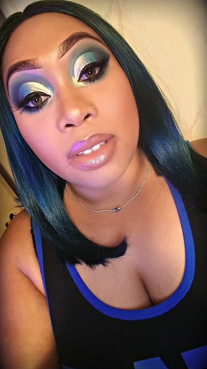 Ur_Tinkness's tweet photo. Feeling blue 💙💙💙

@MorpheBrushes 35b palette
@juviasplace masquerade palette 
@NyxCosmetics brow gel
@fentybeauty foundation 340 https://t.co/tBFVVLAdlP