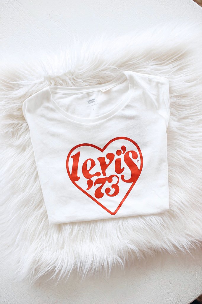 TangerOutlets's tweet photo. RT if you’re a #LevisOutlet lover ❤ Get a Tanger Coupon Book and save $30 OFF your purchase of $200 or more: https://t.co/8KyaivopXY https://t.co/YeIsKnNfts