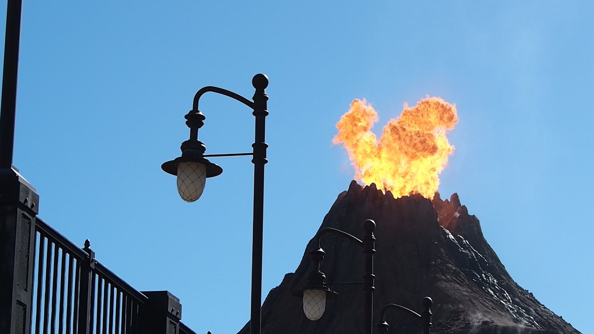 よりとも 今日も絶好のディズニー日和 ロマン溢れるセンターオブジアースがシーで一番好きだなあ ディズニーシー 快晴 センターオブジアース ディズニー好き ディズニー風景 キリトリセカイ 3連休 ファインダー越しの私の世界 T Co