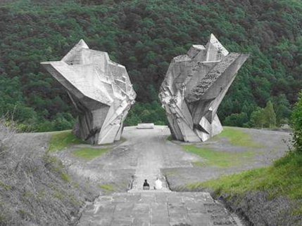 Matttheloveox's tweet photo. Here is the monument in Sutjeska National Park @BrutalHouse @FuelPublishing #spomenikdatabase https://t.co/abn9C73qYh