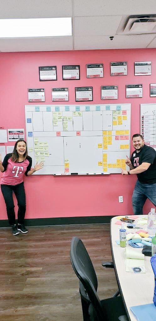 maggiej_5's tweet photo. Sunday funday #kanban style, teaching and learning with @ssosa9! 🌟#Tmobile #magentamagic #leanmanagementsystem https://t.co/5am5JCUlHR