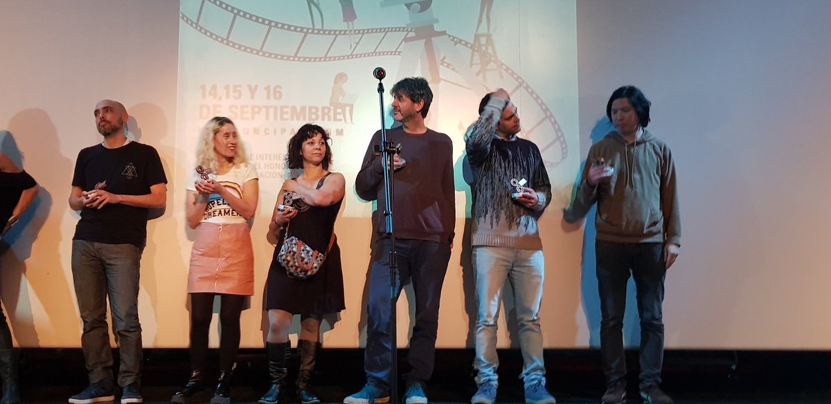 CineArgNET's tweet photo. #AHORA Distinción a directores importantes de la historia del @UNCIPAR en la ceremonia de premiación cc @martinyeza @IsachEdu @prensapinamar #uncipar #uncipar40 #uncipar40años #uncipar2018 #Elcinemascorto #Pinamar https://t.co/EvjXs0CfQx