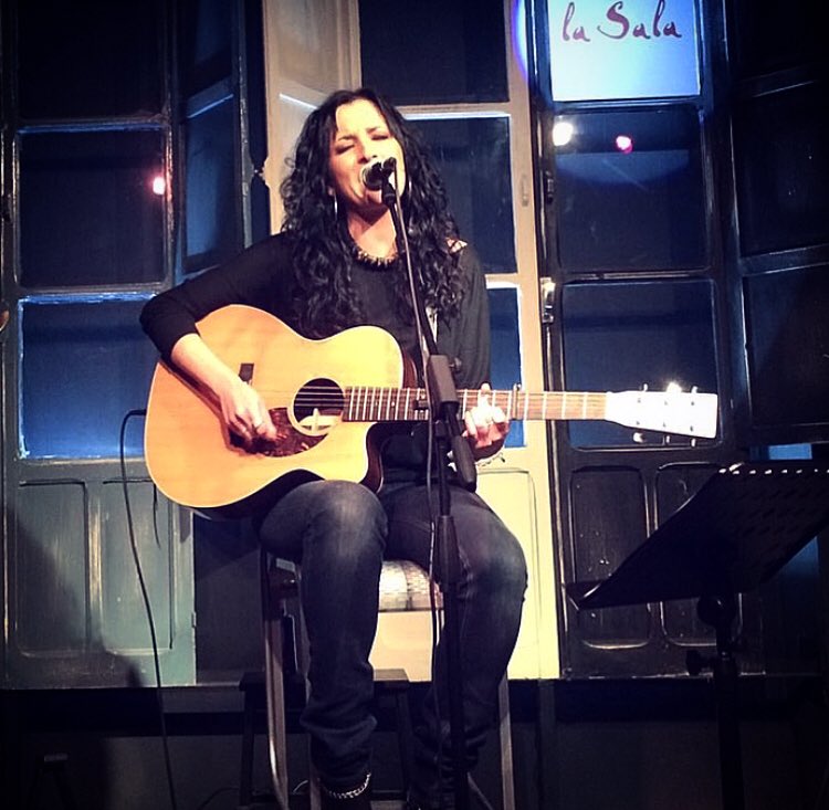 saramarinmusic's tweet photo. Ay, mi Sevilla. Dejé una canción en cada una de tus calles... Pronto tendré que volver para recordártelas. Y a muchos sitios más para recordarme a mí misma que no puedo vivir sin música. Ganas de que oigáis todo lo nuevo!! https://t.co/UkocmukCUV
