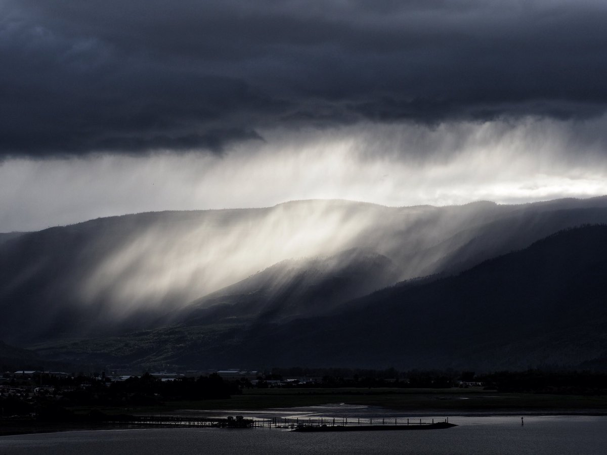 PhotoSquared's tweet image. After the rains, come the amazing light! #salmonarm @getolympus @HelloBC @SalmonArmBC @shuswaptourism