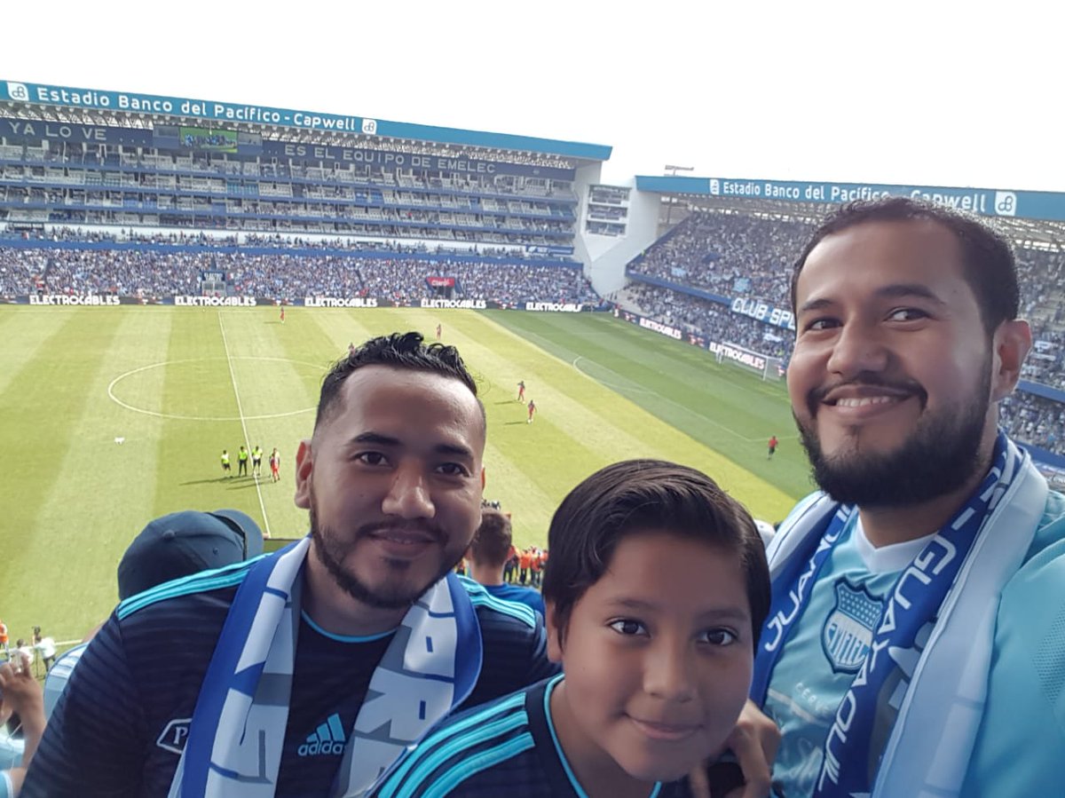 HenryMoranteSem's tweet photo. #LosDeSiempre#HermanosMoranteySobrinoMaty#LosDeLaSanMartin#Guayaqui-Santa Rosa#JuntosPorUnSolocolorYEquipo https://t.co/txnZiWXltE
