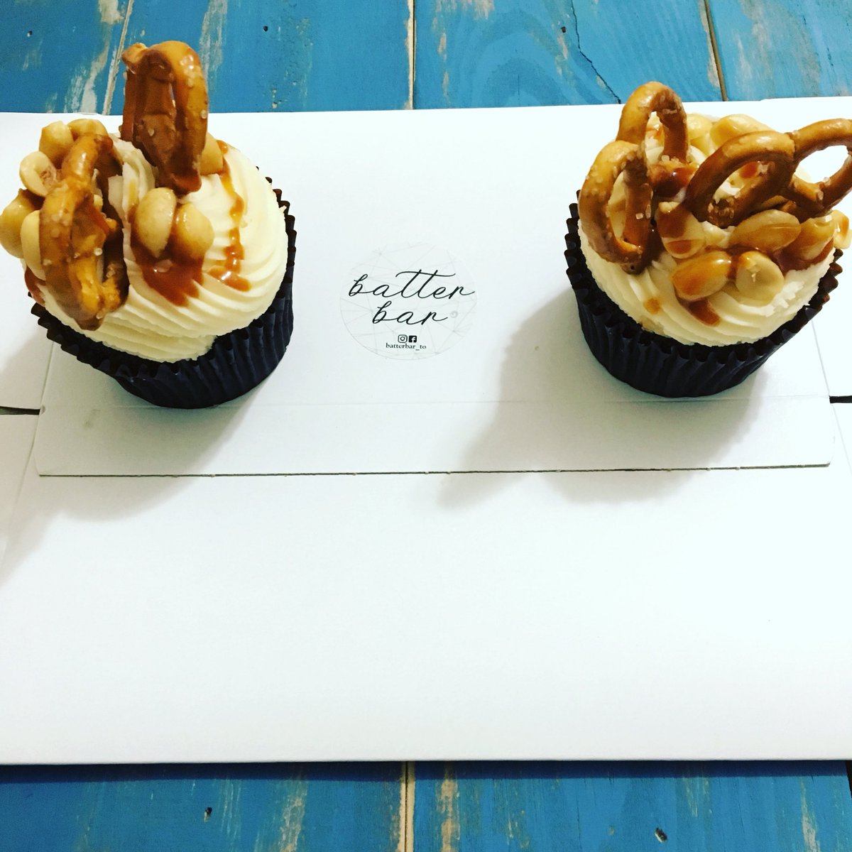 Gingerheaddad's tweet photo. One of the joys of hanging out with @OMum22 when she is selling her crocheted creatures is discovering cool new things. Exhibit A: beer cupcakes made by #batterbarto found at #thetrinitybellwoodsflea. https://t.co/ZxKydqs7jw