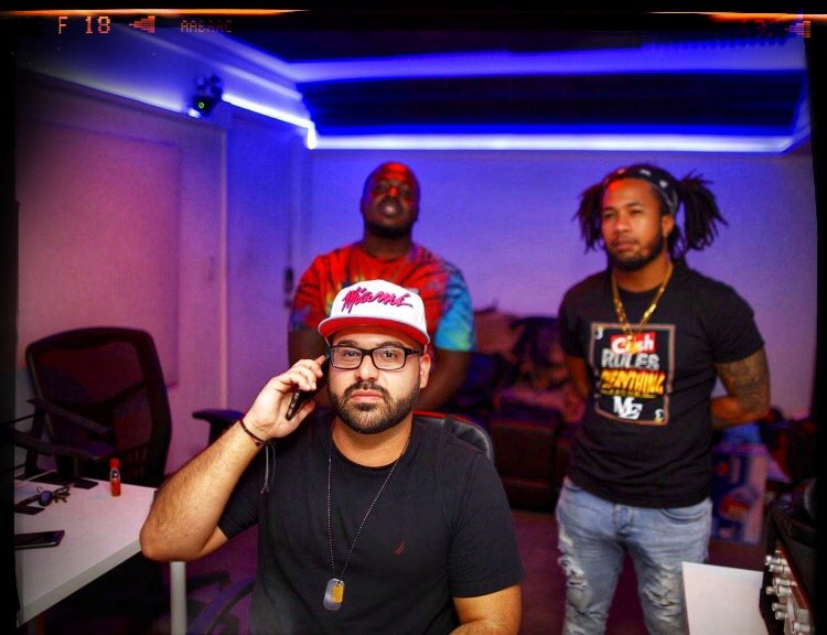 MiamiBeatWave's tweet photo. New phone, who dis?? @Marcolen_Hayes session at #studio405 https://t.co/oO6NUmnTK1