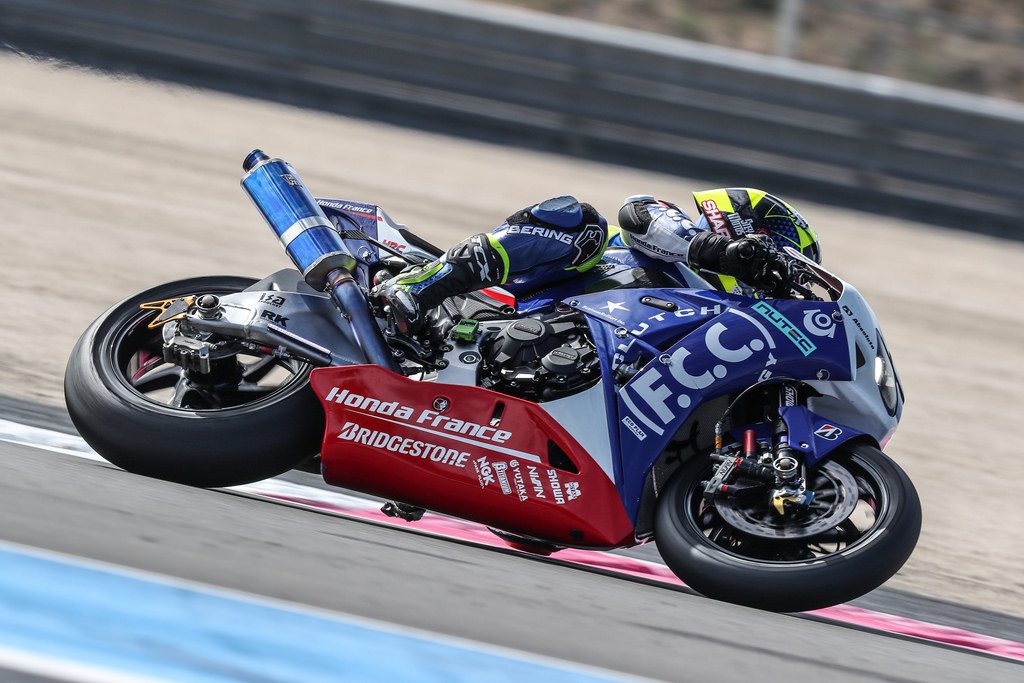 ffmoto's tweet photo. #CoupDeChapeauAuxFrançais
@FreddyForay, @mikedimeglio63, #MatthieuLagrive, le #Webike #TatiTeam #Trickstar avec #JulienEnjolras et #KevinDenis, #FlorianMiot, #ThibaultBenistant, #TomVialle, #MathysBoisramé, #NathanBererd, #ThomasDubost et #HugoBlanjoue. https://t.co/sBg0DouLOZ https://t.co/AQx6o4Y6oo