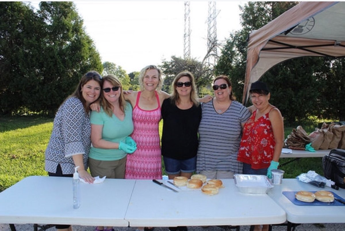 Pickswimclub's tweet photo. Start-up breakfast for the 2018-2019 season with PICK swimmers &amp; families https://t.co/Xac9co8LOr