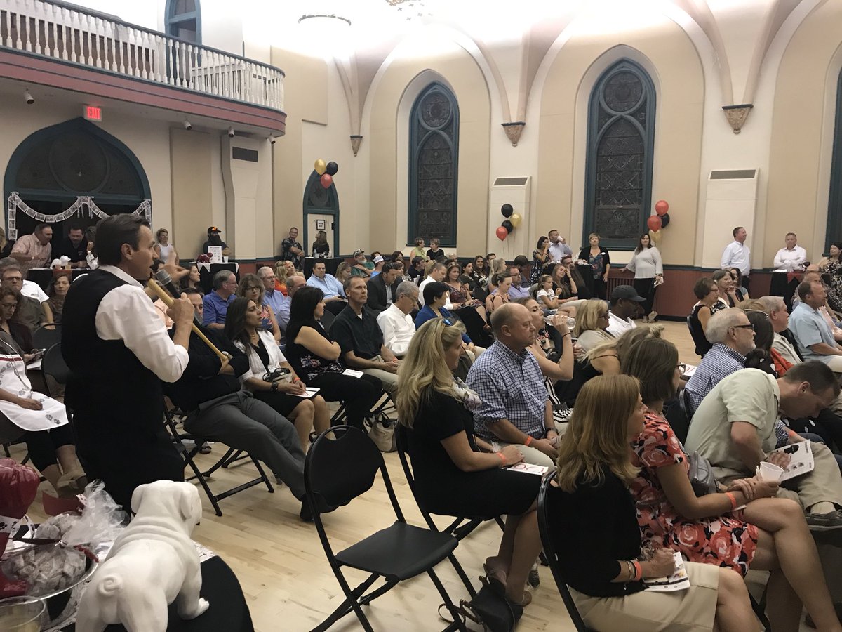 BulldogsUN's tweet photo. The G Man auctions off @bulldogsun dogs at last night’s Celebration, bringing in over $60,000 for our three charities @BataviaParksFnd @BataviaPL @BPS101 @BataviaParkDist https://t.co/SEdsWmkr1L