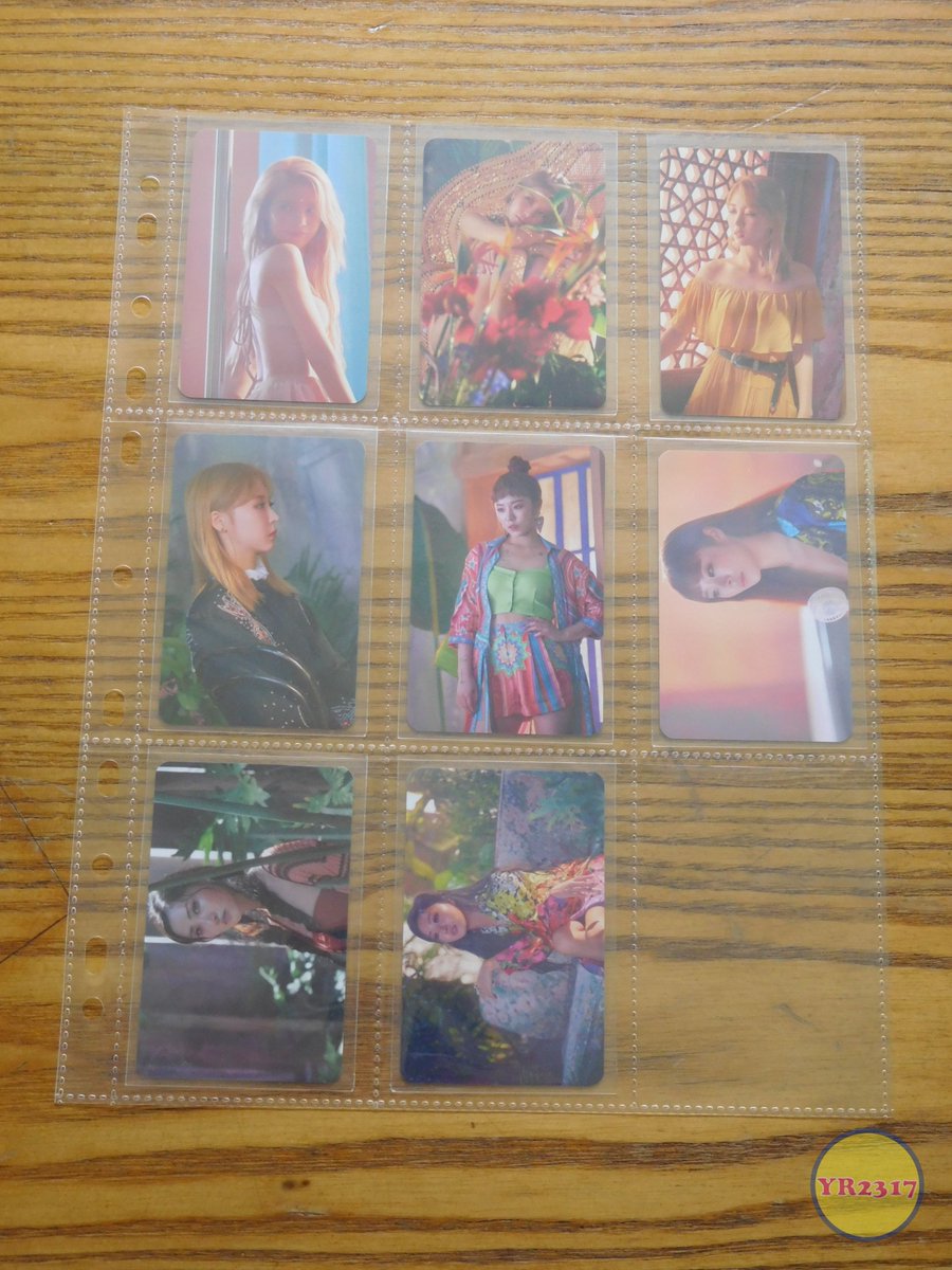 MAMAMOO Official Photo Card [Album] Red Moon︰8 types Solar