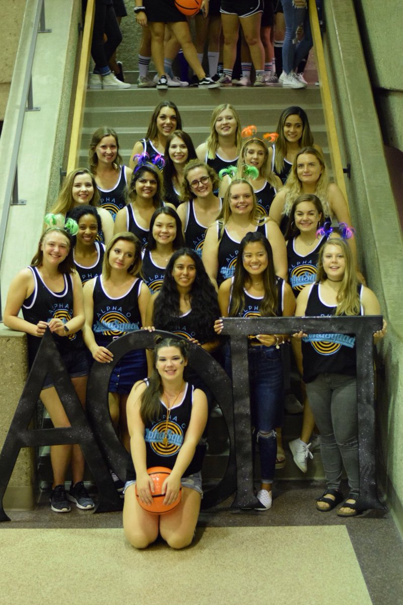 AOII_UWM's tweet photo. Welcome home to our new sisters! We love you already! https://t.co/bkWLquwzkS