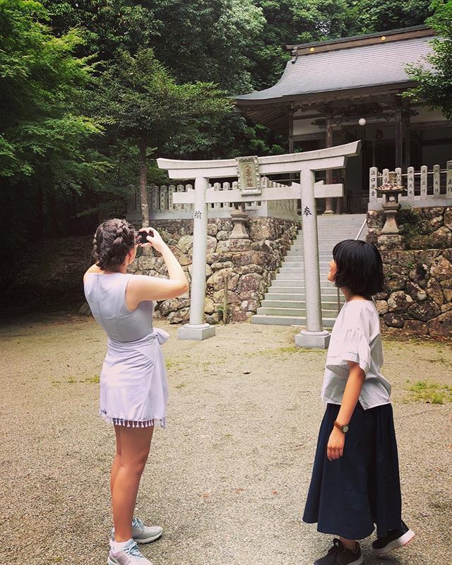 オーストラリアの女の子に、京都の有名所では無く、こんな静かな所があることを見せたくて。
#silence #silentplace #japan #australia #autumn #girl #神社 #静かな場所 #日本 #ホームステイ #オーストラリア #女の子 #兵庫県 #三田 #三田市 #神様