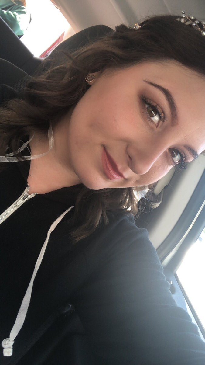 chase_howard15's tweet photo. Everyone meet the most beautiful girl on the planet, mrs Alexandra Howard💚 https://t.co/1ihePlcZSZ