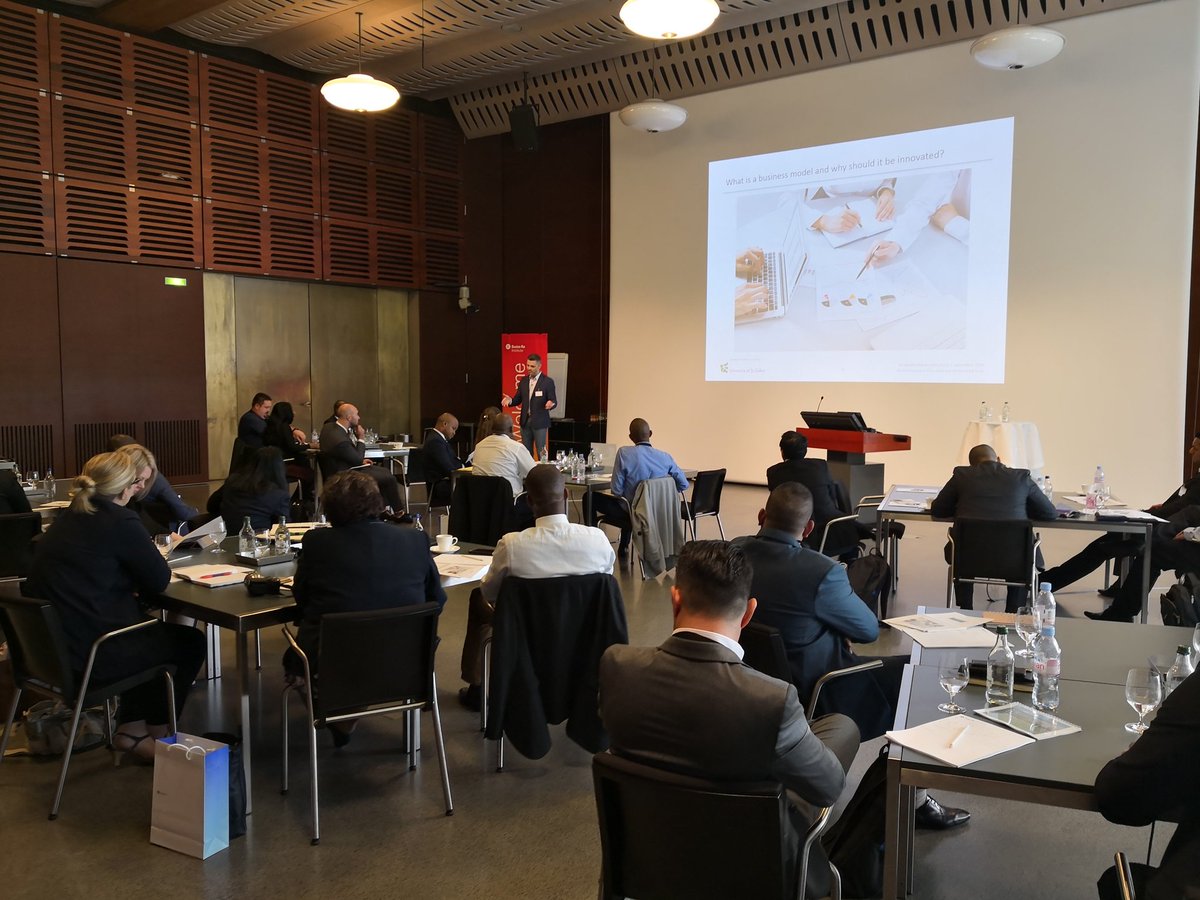 #IIGlobal2018 Institute of Insurance Economics <a href="/SwissRe/">Swiss Re</a> <a href="/CamargueUM/">CamargueUM</a> Insuretech discussion with Prof Braun University of St. Gallen.