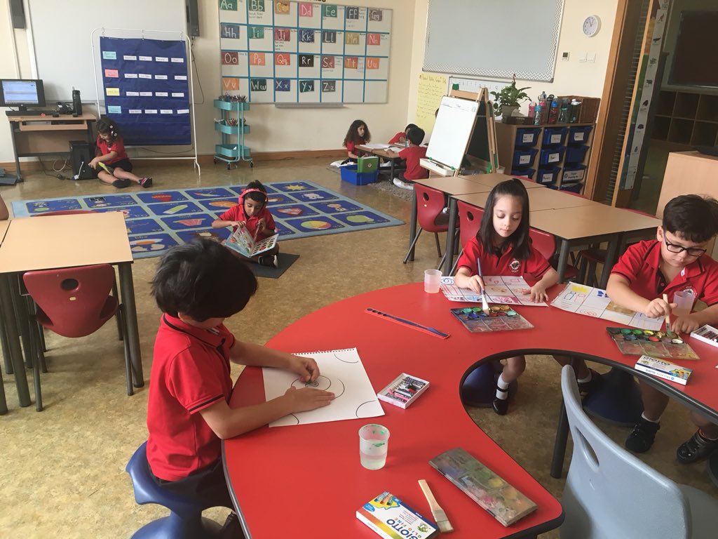 ms_amank's tweet photo. We are finally settling into our centre routines 🙌🏼. #smallsteps #success #firstgrade #centrework #OICSnewsletter https://t.co/mI9eVYnCBU