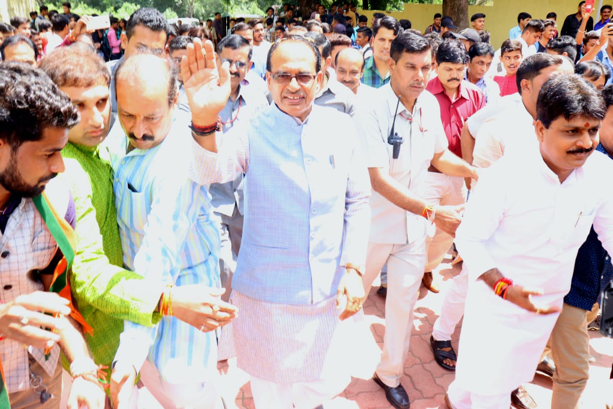 CMMadhyaPradesh's tweet photo. मुख्यमंत्री @ChouhanShivraj ने भोपाल के मोतीलाल विज्ञान महाविद्यालय में रक्तदान शिविर का शुभारंभ किया और उपस्थित नागरिकों से रक्तदान करने का आह्वान किया।
#HappyBdayPMModi https://t.co/57PgBEmEvD