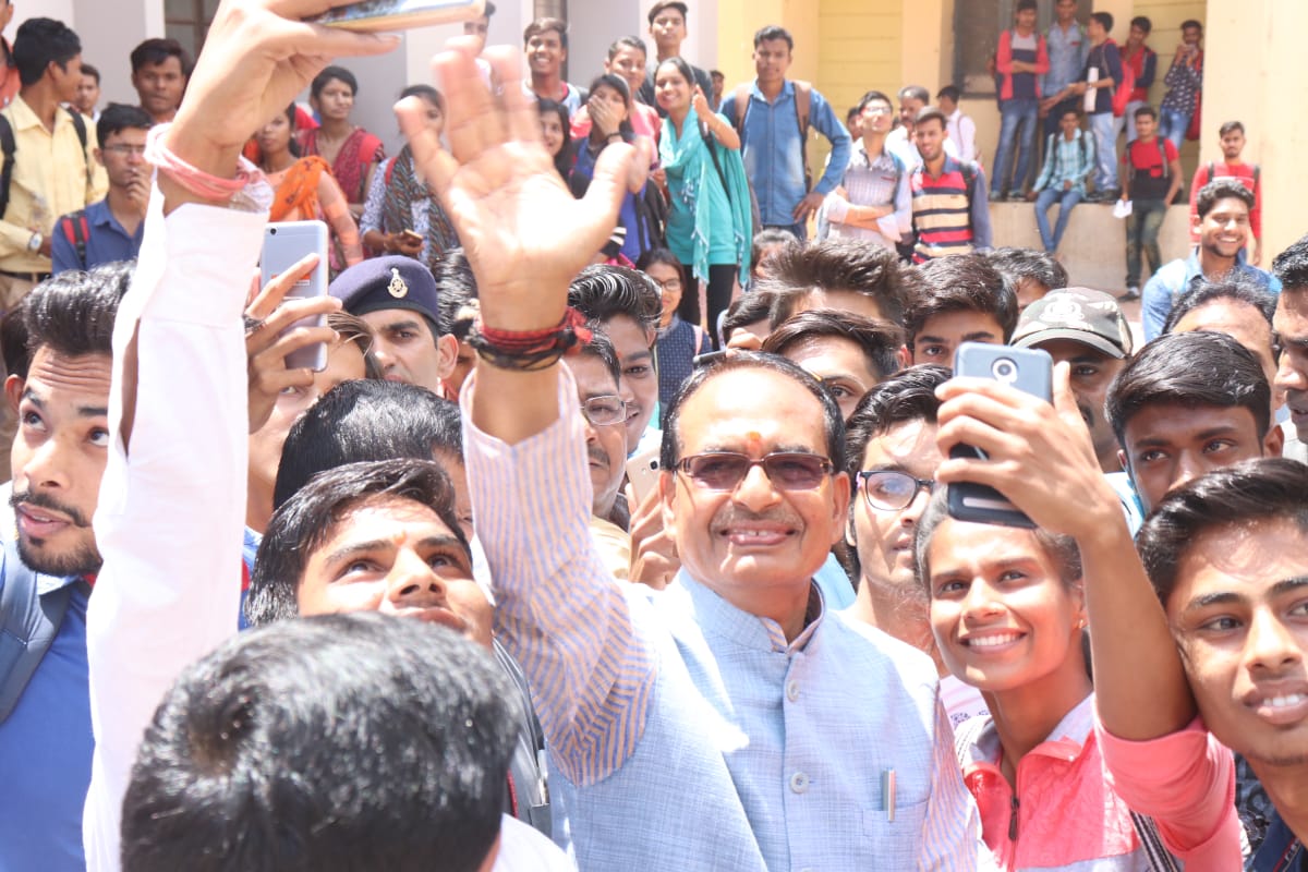 मुख्यमंत्री <a href="/ChouhanShivraj/">Shivraj Singh Chouhan</a> ने भोपाल के मोतीलाल विज्ञान महाविद्यालय में रक्तदान शिविर का शुभारंभ किया और उपस्थित नागरिकों से रक्तदान करने का आह्वान किया।
#HappyBdayPMModi