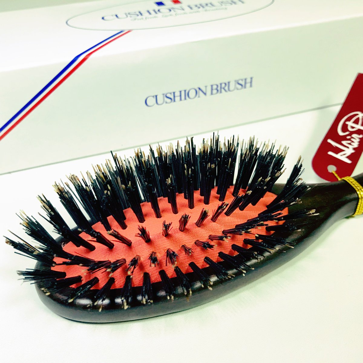 Moonted ムーンテッド 代々木上原のマッサージ アロマ エステ 女性専用の完全個室で感染予防 Twitter પર 猪毛のクッションブラシで頭皮ケア メイソンピアソンは高いから という方におすすめしたいのが大坂ブラシの シャトリ 高級ブラシでコスパ最高