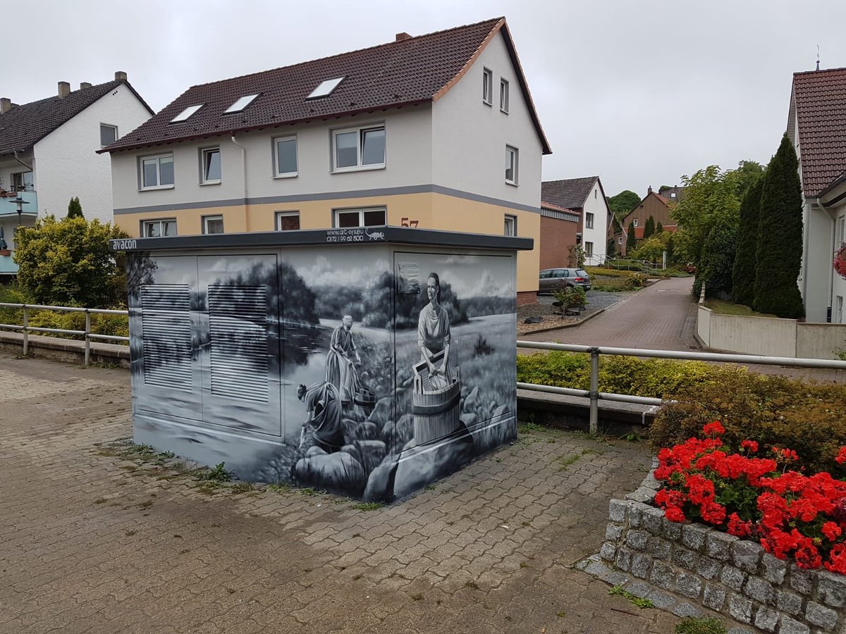 CoraLandshuter's tweet photo. Und so jetzt in fertig-die #Waschfrauen in #Diekolzen Landkreis #Hildesheim #Trafokunst https://t.co/acPlddsyRb