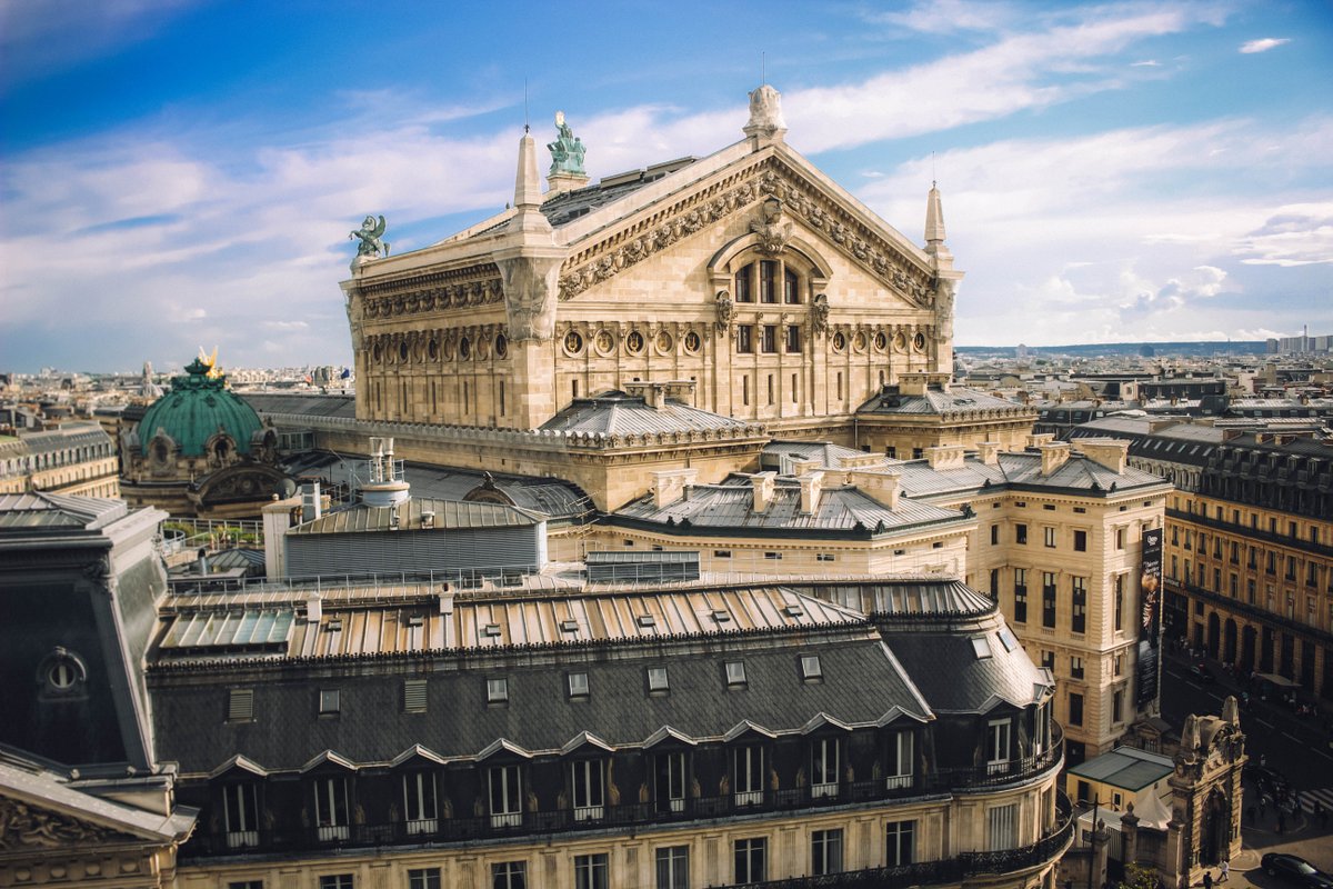 La Opera Garnier o Palacio Garnier, es uno de los edificios más característicos del siglo XIX y del paisaje urbano de la capital Francesa 
#travel #destinos #turismo #DestinoEstrellaporelmundo #photography #worldtraveler #monday #viajerasporelmundo