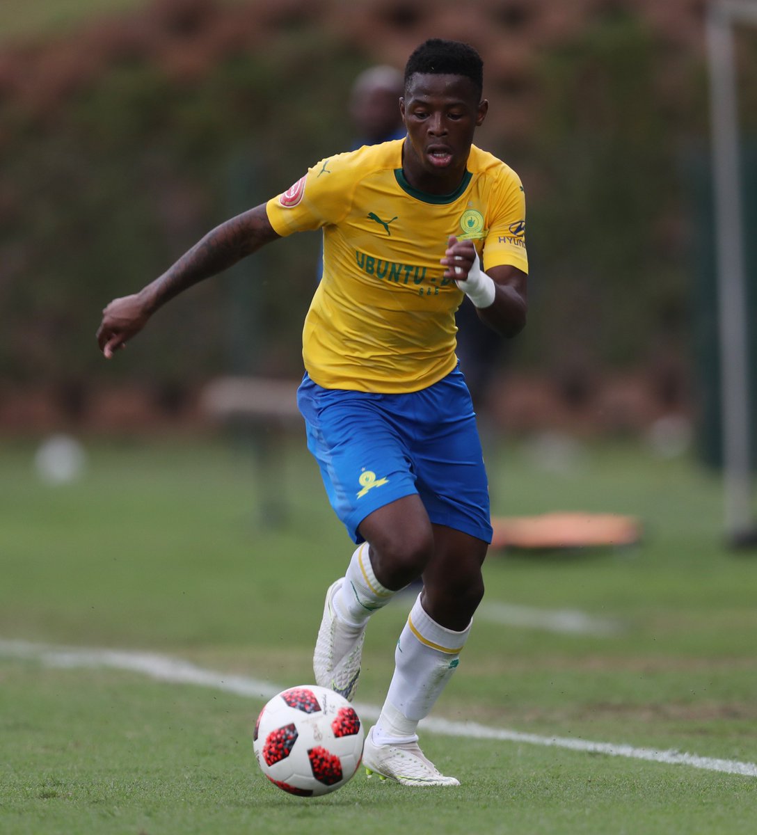 DiskiBattles's tweet photo. FILL IN THE BLANK: My #AbsaPremiership Player of the Weekend goes to _______________!🤔

#AbsaPrem #WozaNazo #KaizerChiefs #OrlandoPirates #ChippaUnited #KhamaBilliat #XolaMlambo #SteveKomphela #HighlandsPark #Pieterse #BloemfonteinCeltic https://t.co/n1XndVTx0S