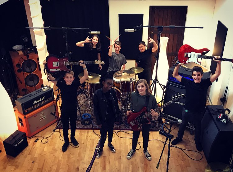 obapeterborough's tweet photo. Young musicians from the Bushfield Academy Band recording live videos with @dleightonmusic at RiverRun Studios https://t.co/uUJUUdAVX5