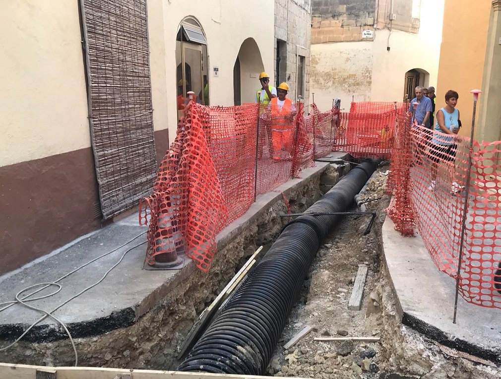 ONE_news_Malta's tweet photo. 150 metru ta' culverts f'Ħal Qormi - https://t.co/o8UYL8UmMW https://t.co/0H0Bh9E00n