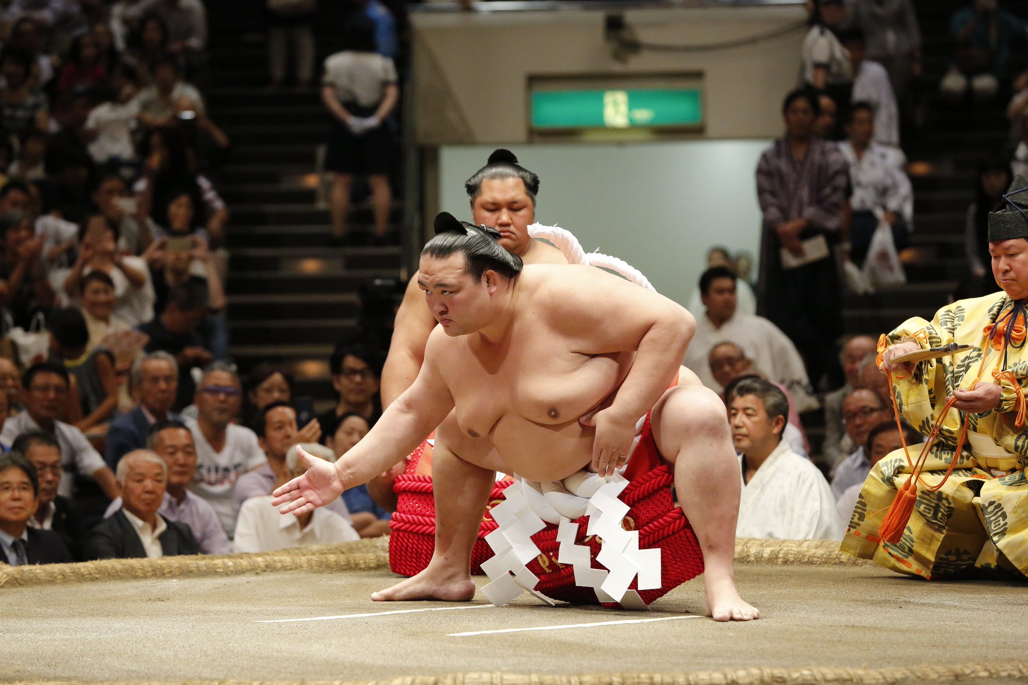 “＜九日目の様子＞横綱土俵入り、稀勢の里。#sumo #相撲” .