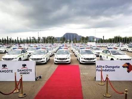 CarlMekontchou's tweet photo. Voila Aliko DANGOTE, le milliardaire Nigérian qui offre 150 véhicules de patrouille à la police de son pays au nom de sa fondation pour l'aider à être plus opérationnelle afin d'assurer au maximum la sécurité des personnes et des biens du peuple Nigérian.
#Otopsy https://t.co/nASppt9HwX