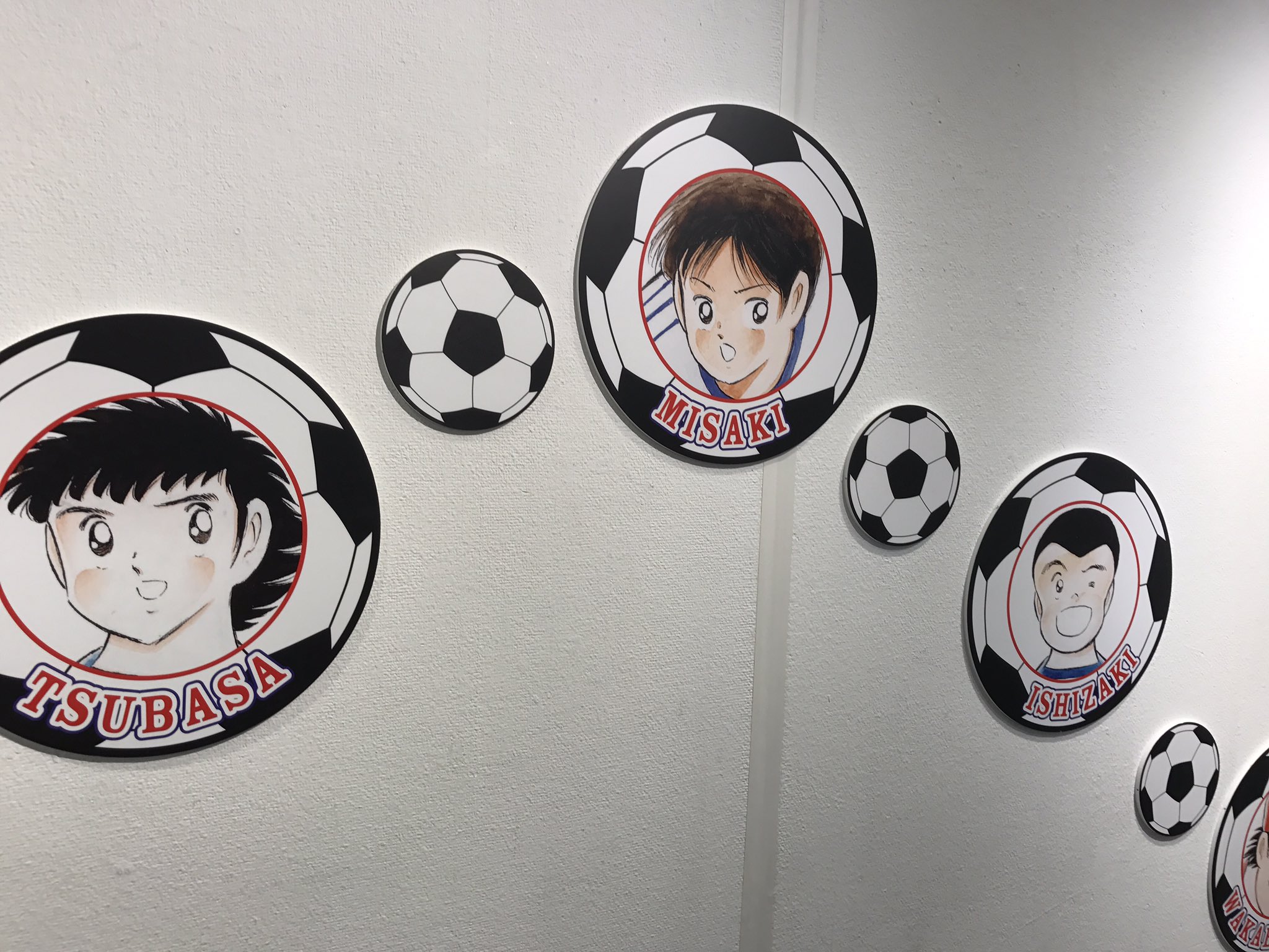 Sakura 今年の6月にキャプテン翼の世界展を見に行きました 初期のキャプテン翼 を見ていたので懐かしい 欲しかったグッズが売り切れてた 好きなキャラは岬太郎くん 今年から平成版のキャプテン翼やっているので 懐かしくて見てます キャプテン翼の