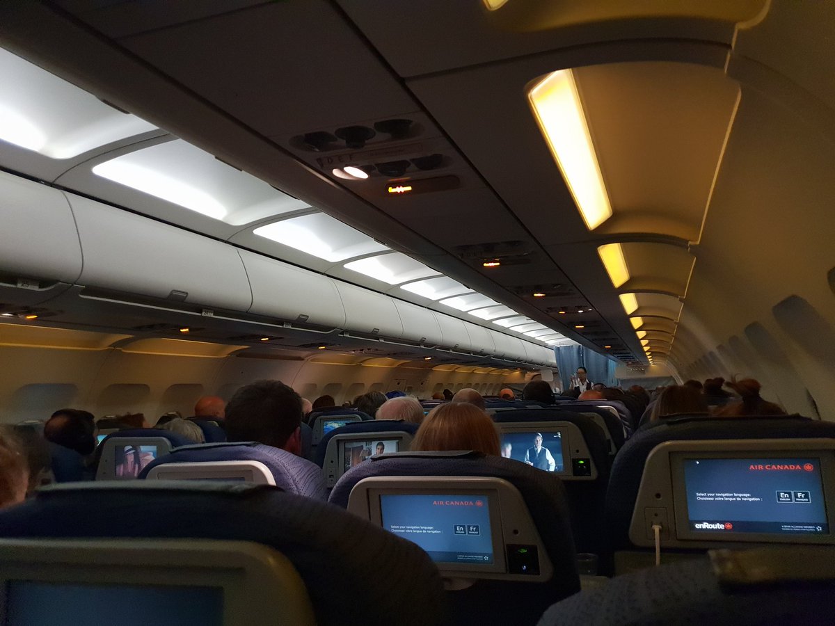 Fsetu's tweet image. Tetap bisa bekerja dan berkoordinasi dgn kantor pusat meski berada di udara di dalam @AirCanada ~ Vancouver to Ottawa ~ #GogoInflight ~ Terima kasih teknologi