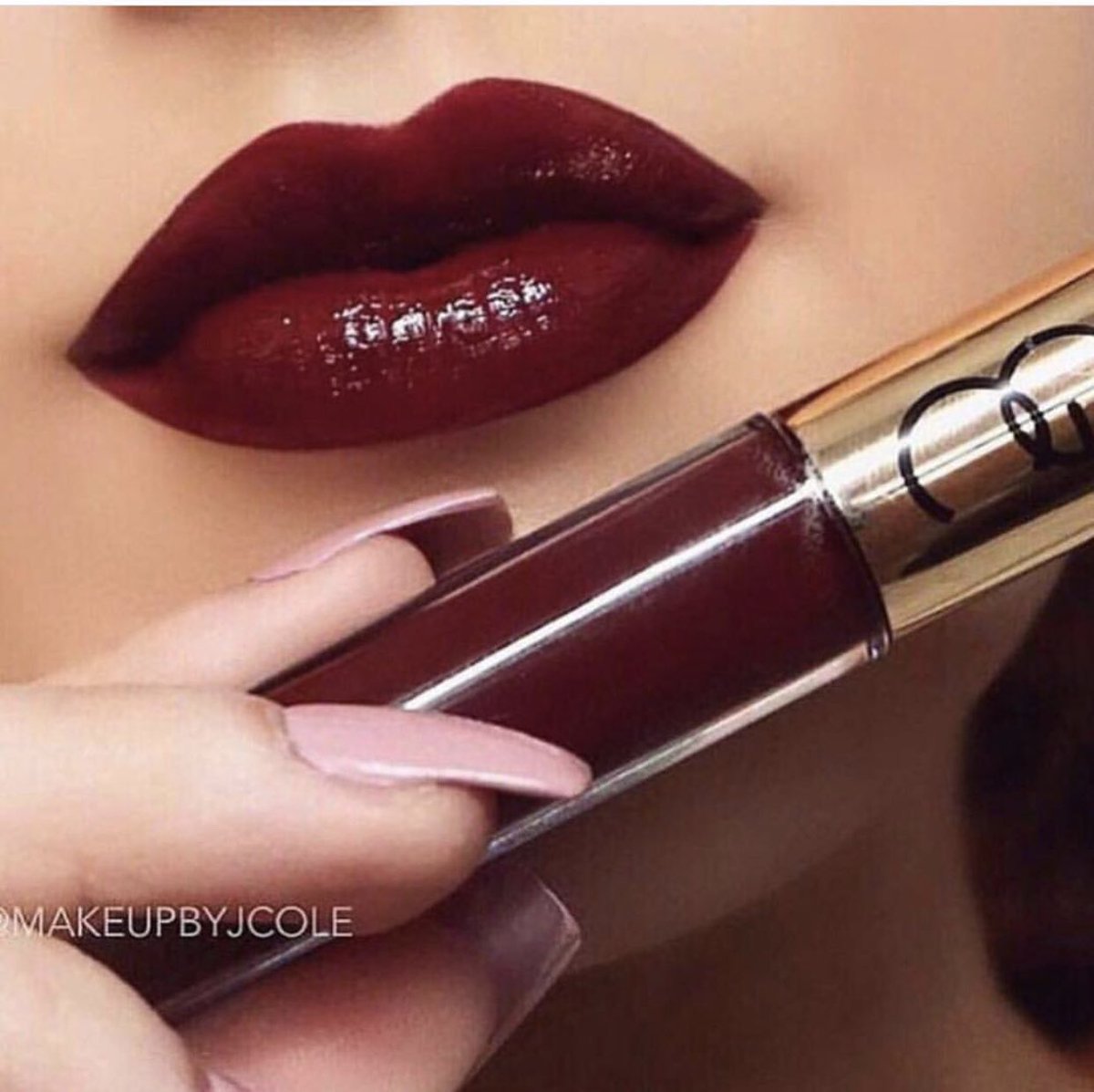 GerardCosmetics's tweet photo. Living for deep glossy lips โค๏ธ This is so vampy and we love it! โ ๏ธDEAL ALERT โ ๏ธ Grab 3 lip products for $20, link in our bio! We a sucker for nude lip colors ๐ @makeupbyjcole #partypout https://t.co/dLHW1wSZyh https://t.co/MKmyGXxvXH