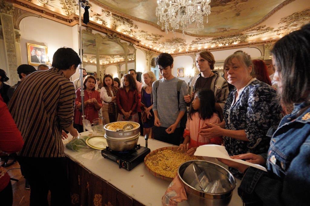 IndonesiainDC's tweet image. In the demo, @driando stressed that tempe making is an art, the key is the process and there are many rooms to be creative and innovative. It can also very hands-on, meditative, and fulfilling. Each batch is unique.