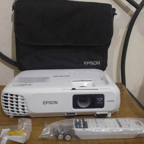 Hola, vendo video beam epson de 3000 lumens nuevo de paquete a mi nombre, interesados llamar al 0412-8510173. 
articulo.mercadolibre.com.ve/MLV-525966134-…