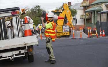 EdwayTraining's tweet image. “It is absolutely ridiculous how much #work is out there for #trafficcontrollers.” - #Sydney #TrafficControl director Darren Lindsay (7News).  #Enrol now and start your #training: buff.ly/2JGjeH1
