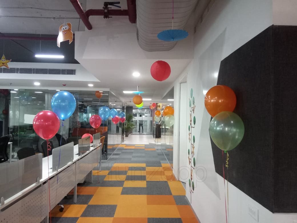 funzoop's tweet photo. Balloons are the most inexpensive way to add color and style to any celebration - be it office inauguration or any festival. Our team of trained balloon decorators with their expertise and creative ideas will add that extra touch to your décor. #OfficeDecoration #funzoop https://t.co/BEynZrtkPH