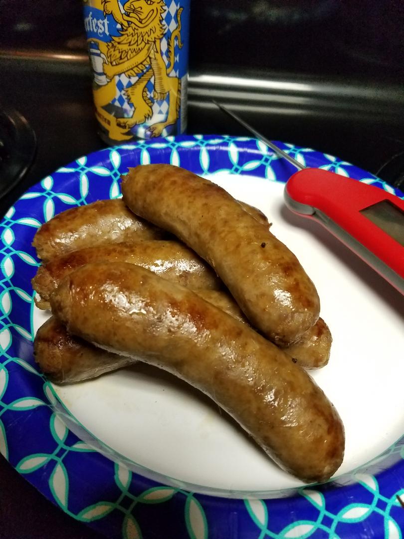 ElleT414's tweet photo. Perfect Bratwurst... 3 year old @Thermapen STILL making me look like I actually know how to cook. 🤣 Thanks again #Thermoworks ! #makesmelookgood #grillmaster #chef #bbq #smoker https://t.co/U2gGBtd5UM