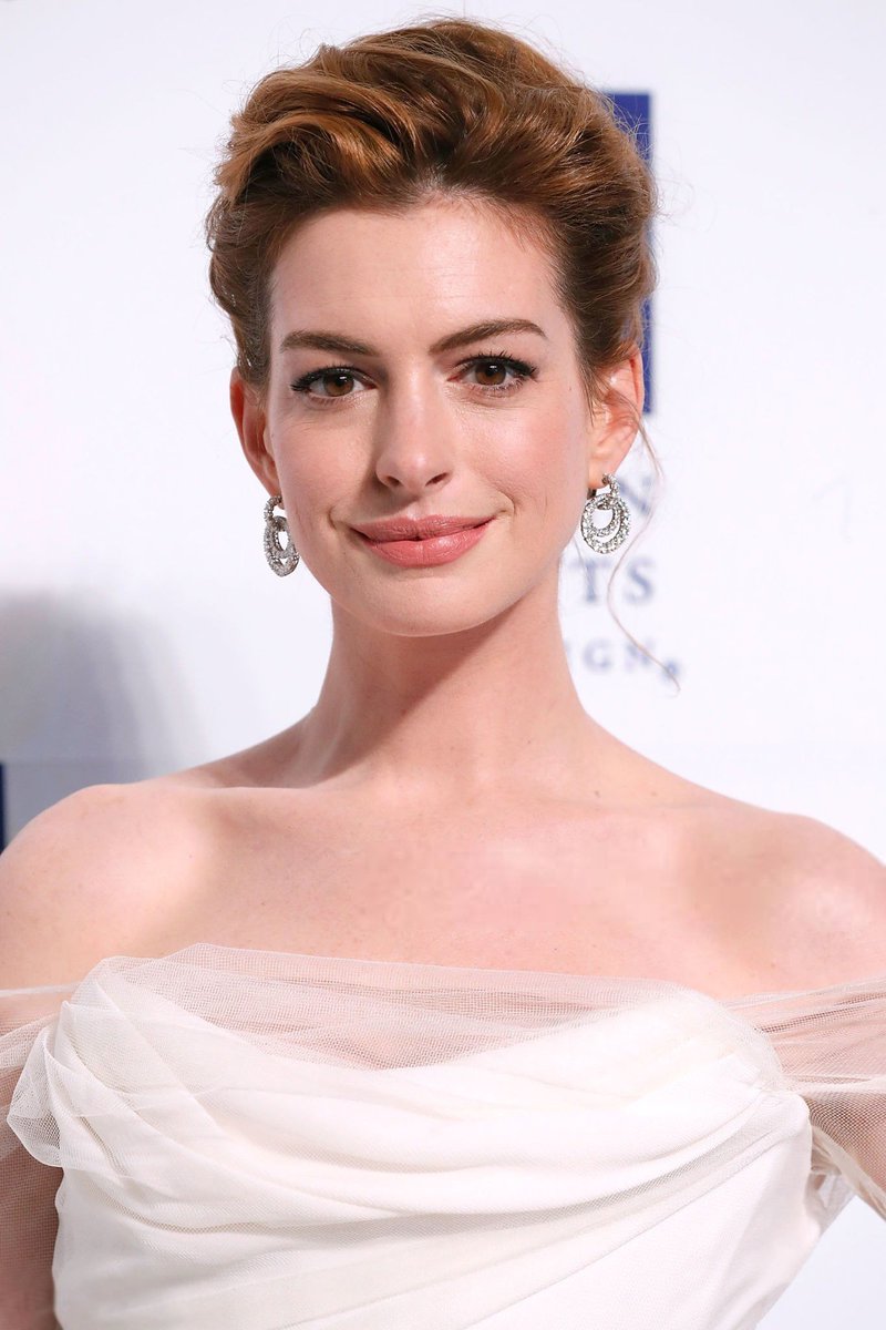 Anne Hathaway FANsite tweet media