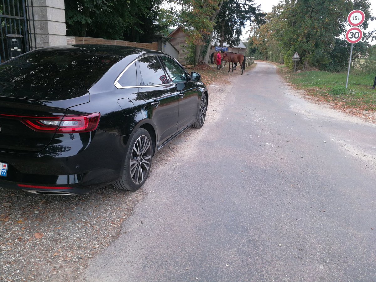 MYVTCCONNECT's tweet photo. De Roissy Charles-de-Gaulle en passant par le Château de Bertichères à Chaumont en Vexin et en finissant par une visite de Paris.... MY VTC CONNECT sera vous faire apprécier vos déplacements ! #ChauffeurPrivé #VTC #Mobilité #PrivateDriver #ConnectedDriver #Travel #Tourisme https://t.co/h42ybk0F6B