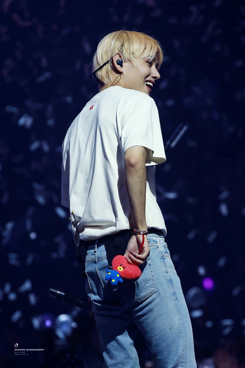 winterVerry1230's tweet photo. ❄🍓180916 #태형 #뷔 #태태 #방탄소년단 #BTS @BTS_twt happy little tiger and happy little tata 🐯❤🐯❤ https://t.co/EJvsLN7Ui2