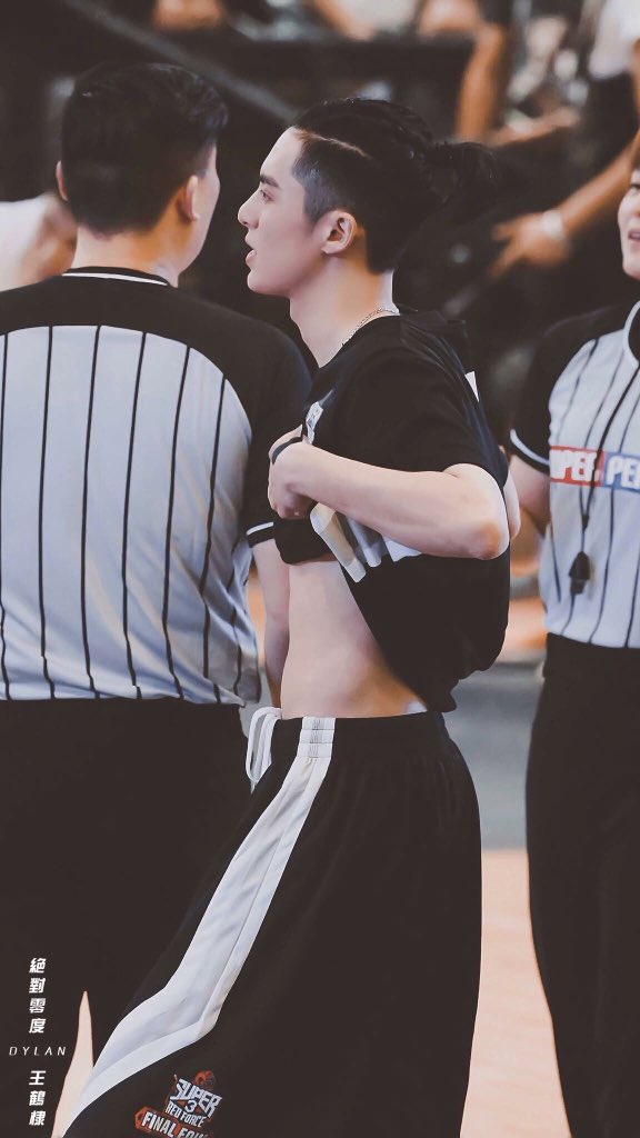 ImCaiSi's tweet photo. That V line tho dunno but this is too much to handle 

#王鹤棣 #DylanWang #WangHeDi https://t.co/K8Ezq2oPyy