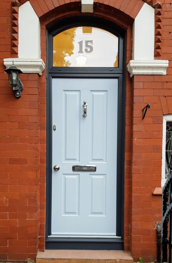 Prescot_Windows's tweet image. This beautiful Ludlow @SolidorLtd fitted in a 100 year old Victorian house over the weekend. Giving the customer the look and feel of a traditional timber door with all the modern features! Secured with a @UltionLock giving our customer piece of mind #Secure #Victorian #DuckEgg
